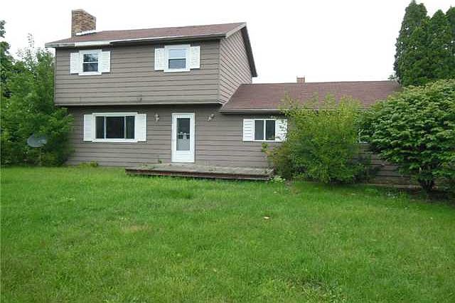 1st image of 22460 Oak St