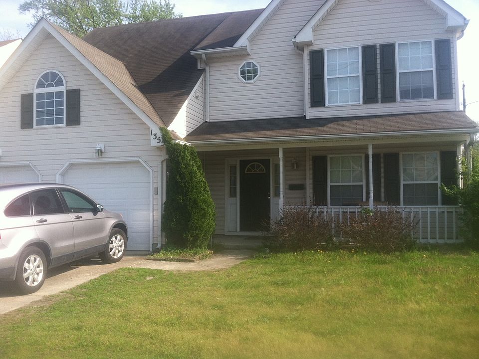 1st image of 1355 W 42nd St