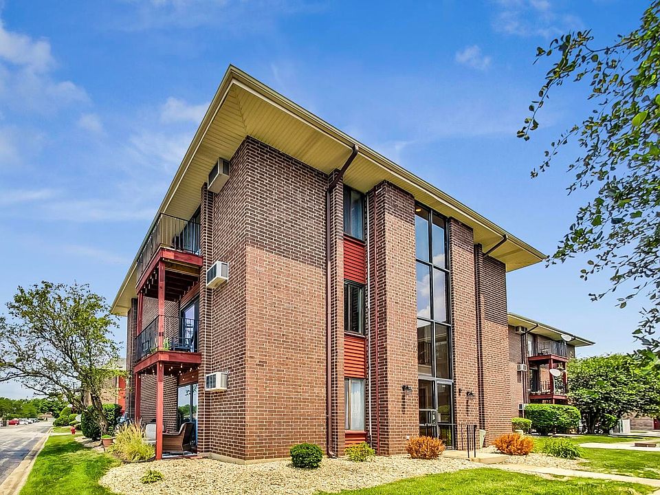 1st image of 15816 Terrace Dr Unit 1