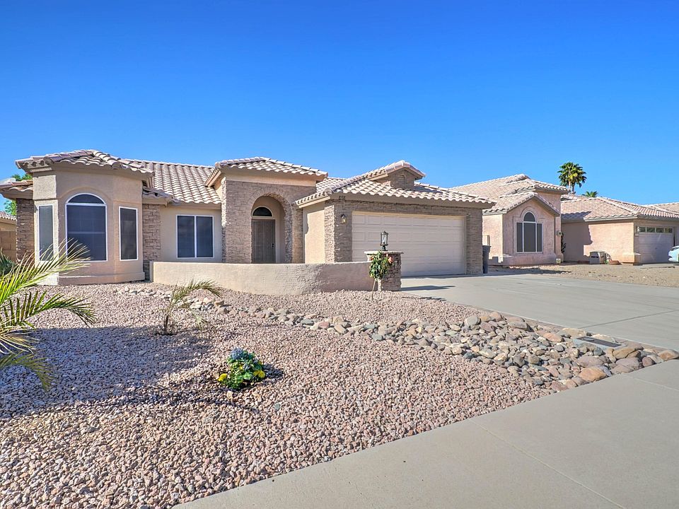 8158 W Grovers Ave-3