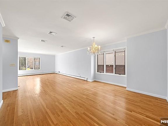 5th image of 408 Elizabeth St #A