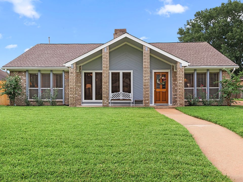 1st image of 815 Millpond Dr