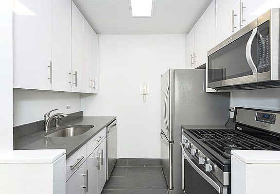 4th image of 330 W 56th St APT 5G