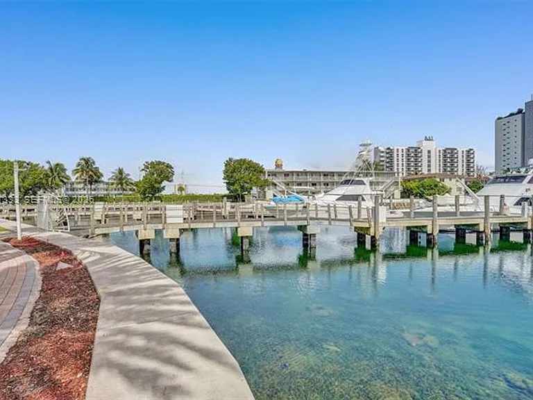 7900 Harbor Island Dr #704 — Photo 28