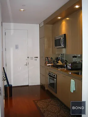 Rented by Bond New York | media 9