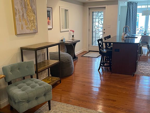 Living/kitchen area