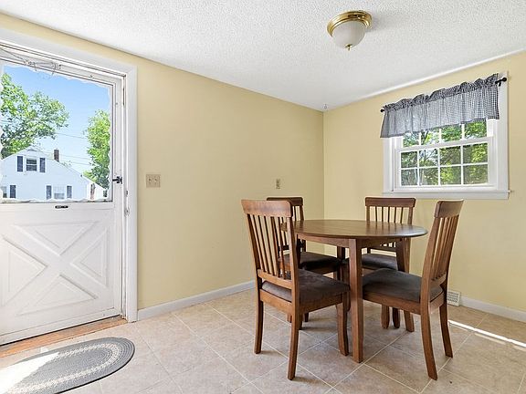 5th image of 258 Mansfield Ave