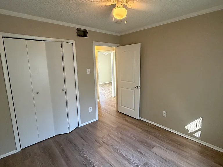 4871 Bedford Dr — Photo 13