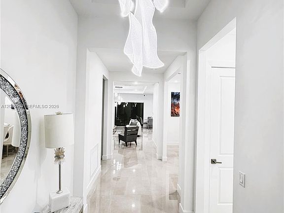 2nd image of 5444 SW Saint Armands Way