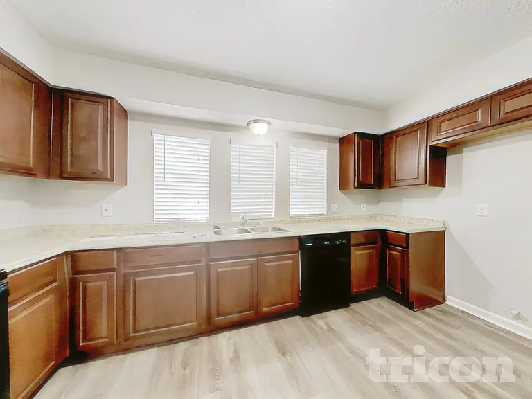 2806 W Birchdale Dr — Photo 5