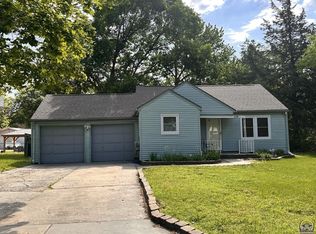 2320 SW Burnett Rd, Topeka, KS 66614