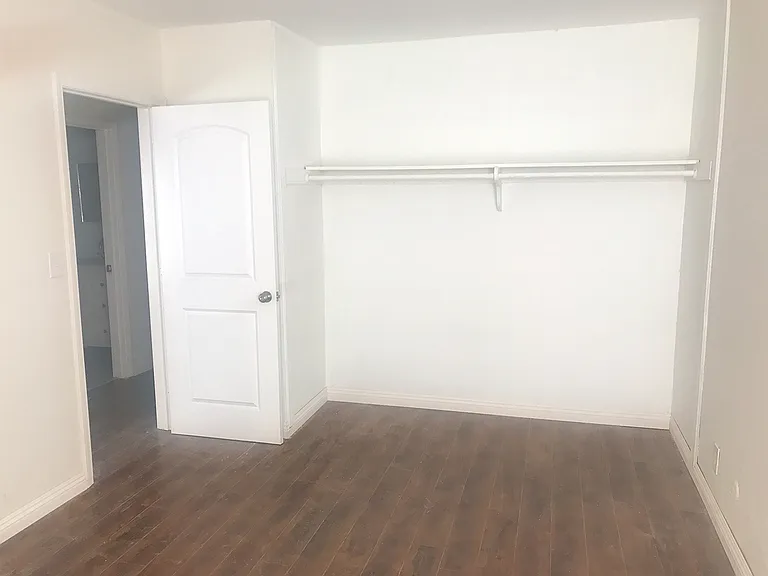 6925 Baird Ave #5 — Photo 10