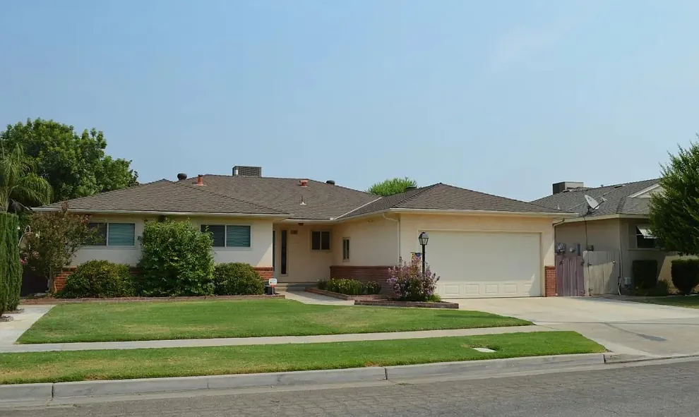 1294 E Vartikian Ave photo 1