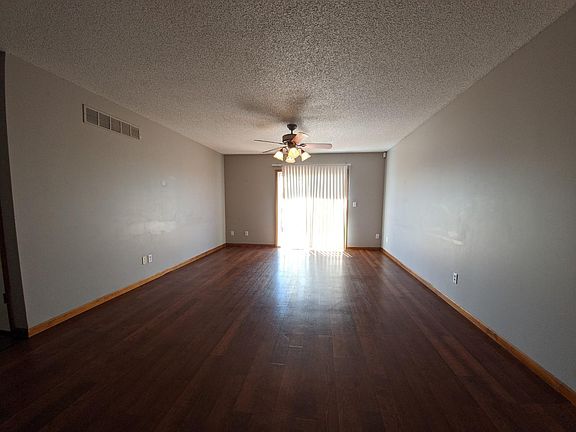 3rd image of 921 Bunting Ln