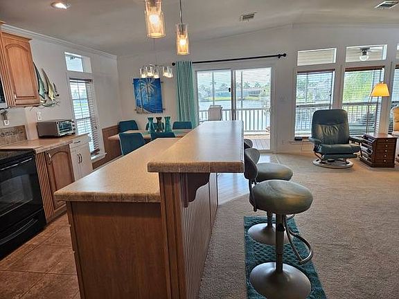 5th image of 110 Lamplighter Dr