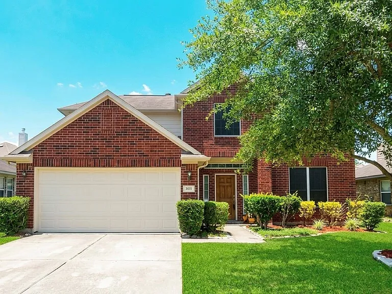 2032 Creek Shore Ln — Photo 1