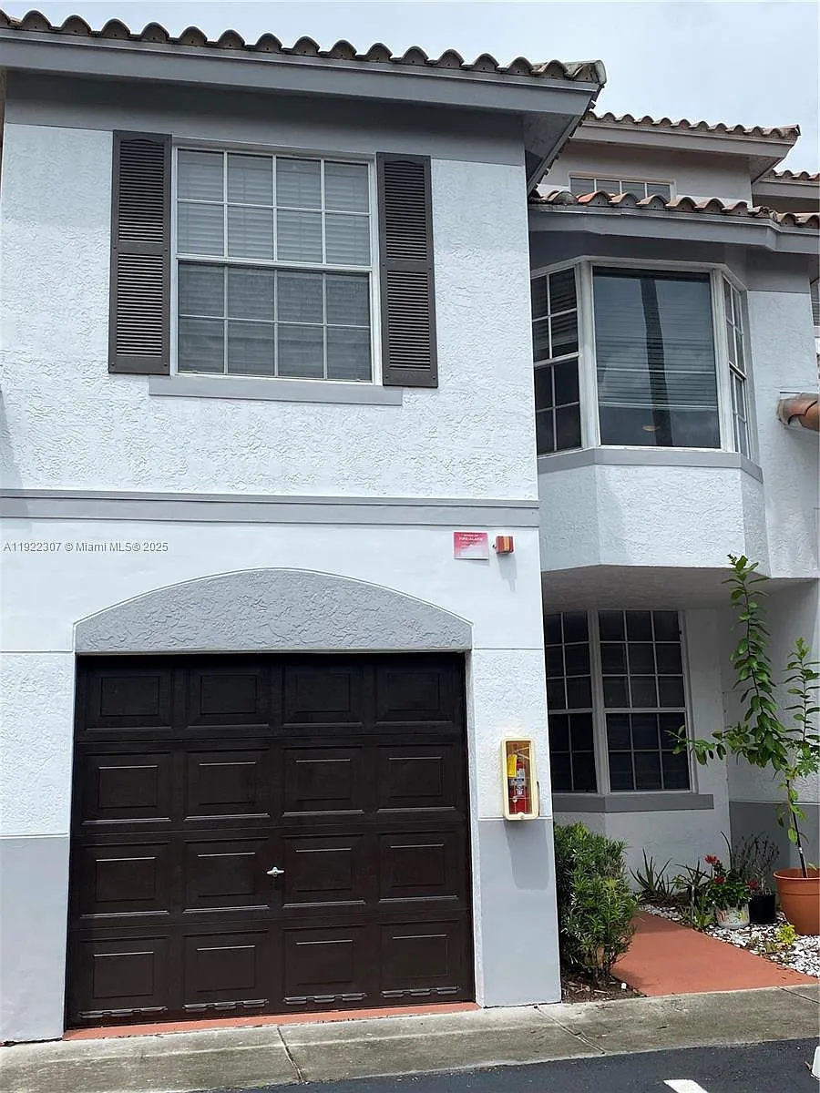 Building Photo - 715 SW 148th Ave #611