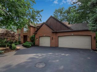 217 Viscount Dr, Buffalo, NY 14221