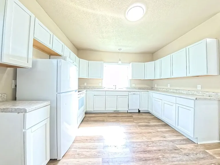 715 Kirkwood Ave — Photo 7