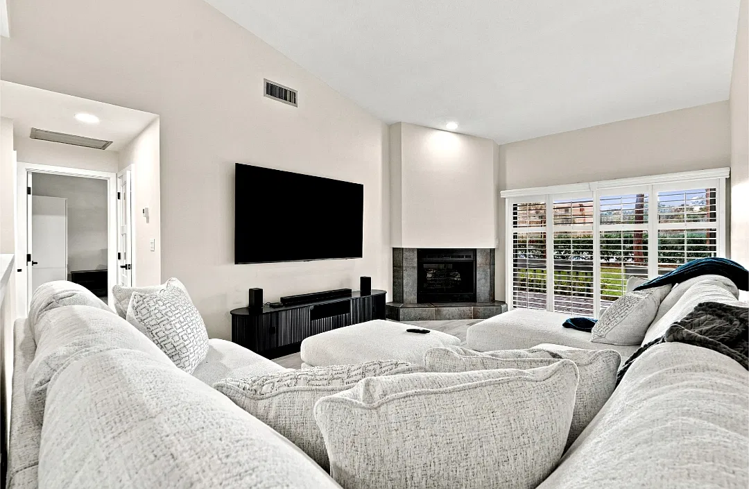2 bed, 1.5 bath, 1100 sqft, $2,600 — Photo 3