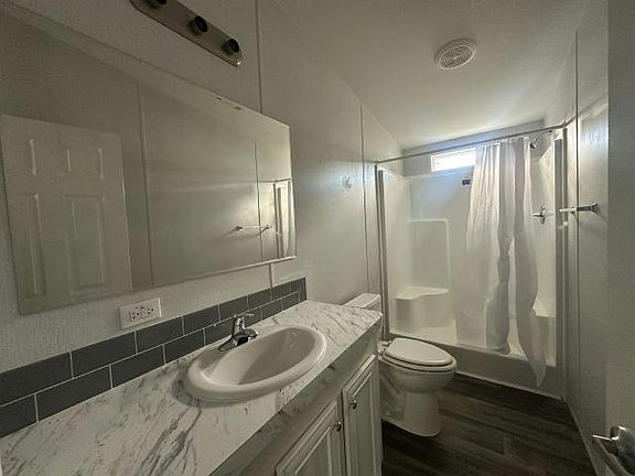 4th image of 1658 Coldwell St #61