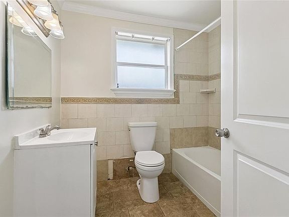 5th image of 1816 Stafford St