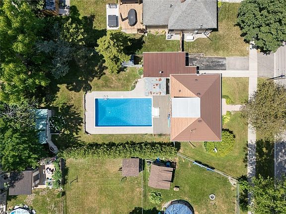 5th image of 411 Saint Andrew St