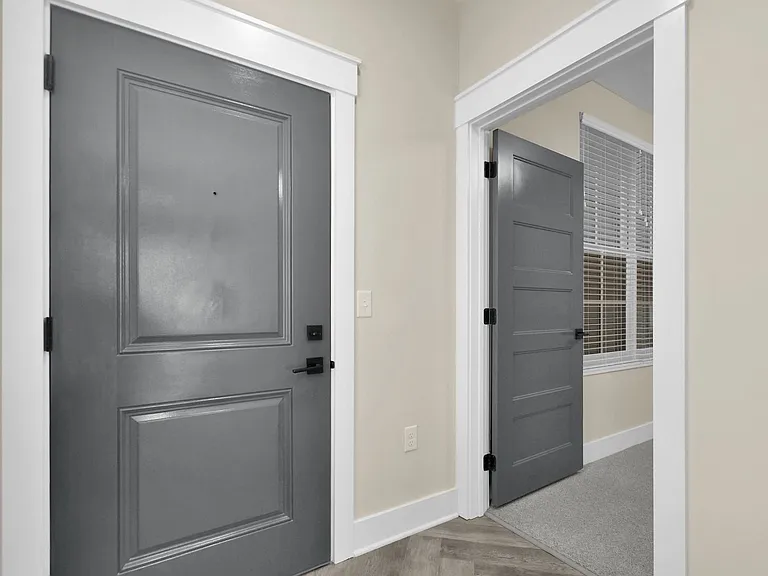Beautiful luxury apartments available close to downtown! — Photo 44