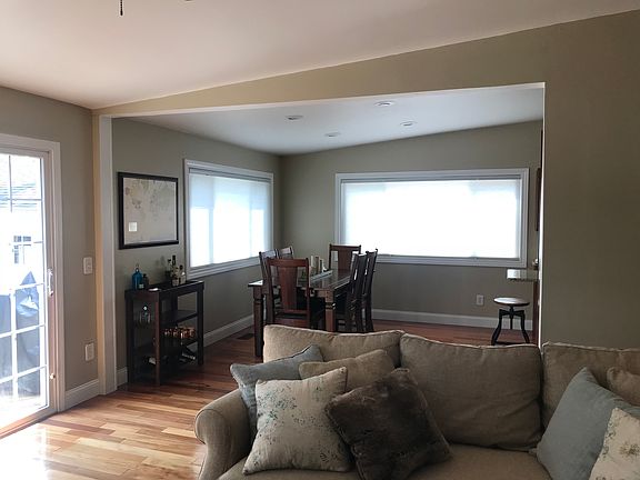 4th image of 1007 Royal Ave