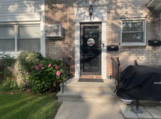 81-11 Langdale St #216A, New Hyde Park, NY 11040