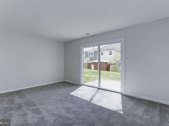 4th image of 6422 Colonial Knl