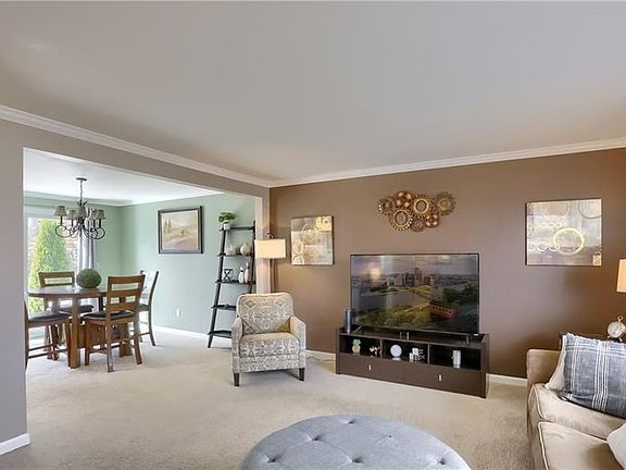 5th image of 208 Woodridge Dr