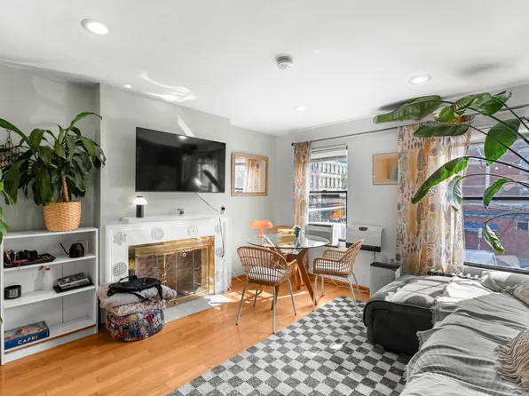 180 Columbus Drive image 2 of 11