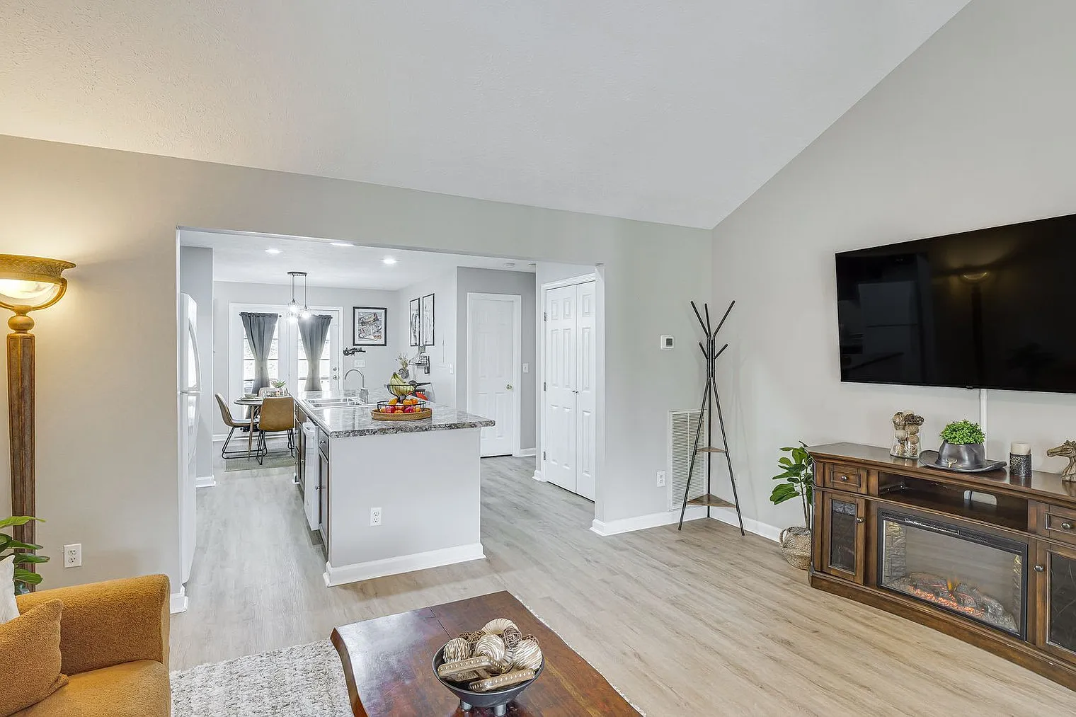 2 bed, 2.0 bath, 1270 sqft, $3,371 — Photo 3