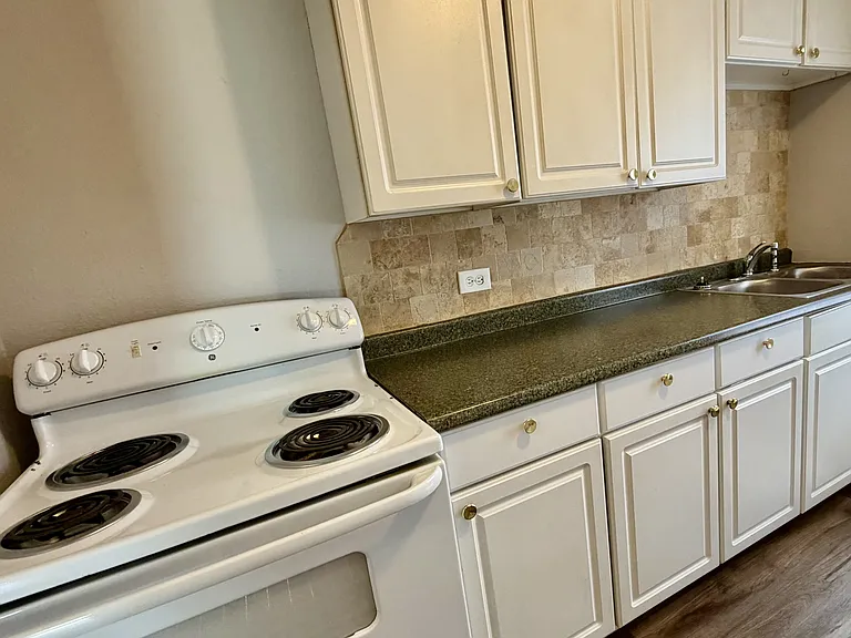 4010 Homan Ave — Photo 3