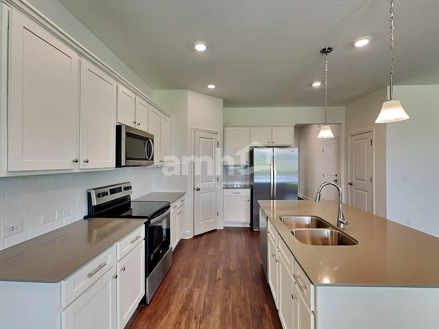 4 bed, 2.5 bath, 2297 sqft, $3,100 — Photo 4
