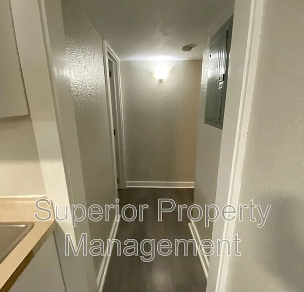 1011 W 29th St — Photo 8