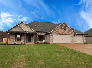 208 Strawberry Ridge Dr, Medina, TN 38355