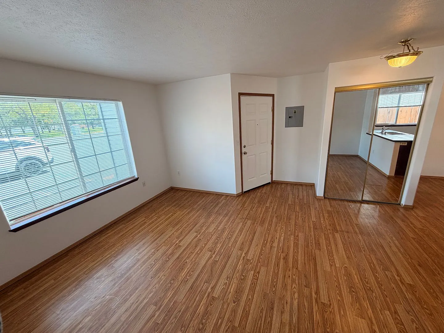 6105 North Regal Street — Photo 3