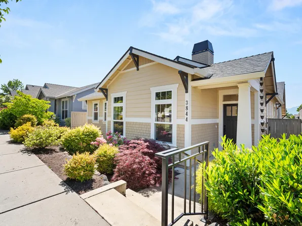 3844 Calle Vista Dr, Medford, OR 97504