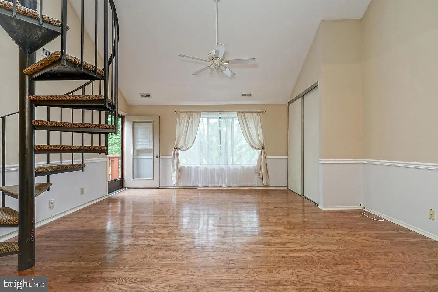 2 bed, 2.0 bath, 1324 sqft, $1,950 — Photo 2