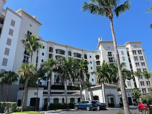 3 bed, 2.0 bath, 1684 sqft, $6,000 — Photo 2