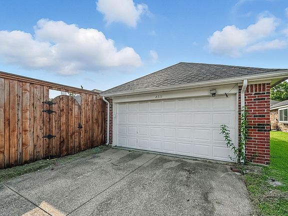 2nd image of 2711 Primrose Ln