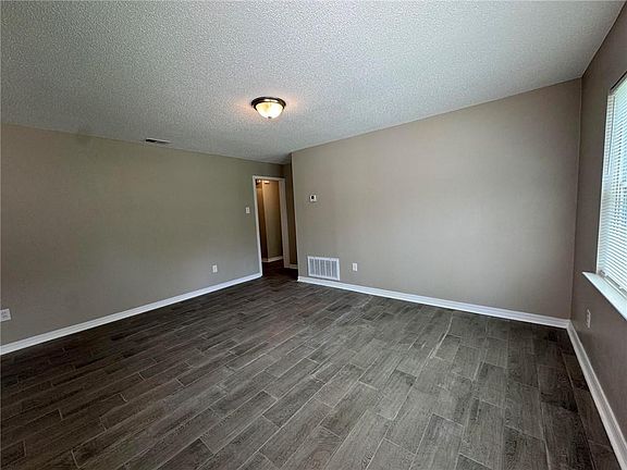 4th image of 2120 Baker Rd
