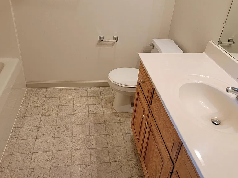 2097 Shady Oak Dr — Photo 18