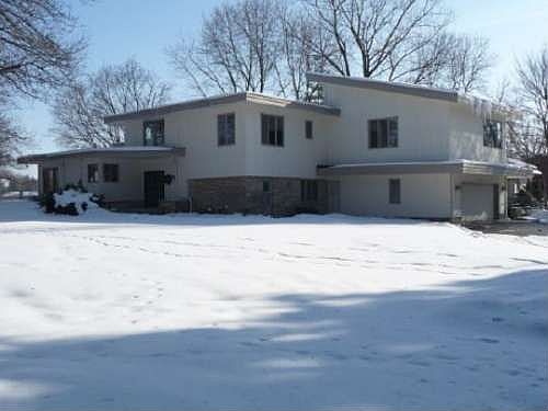 4th image of 3211 Montlake Dr