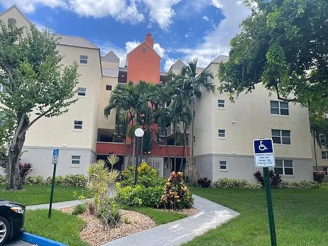 1 bed, 1.0 bath, 810 sqft, $2,000 — Photo 1