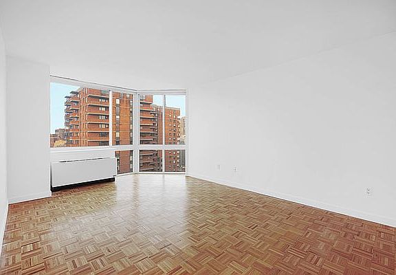 3rd image of 420 W 42nd St APT 39C