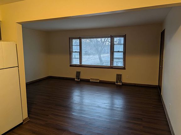 3rd image of 607 N 2nd St APT 6