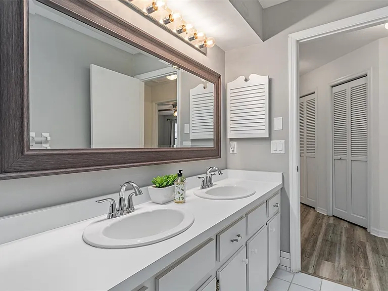 8101 NW 46th St — Photo 54